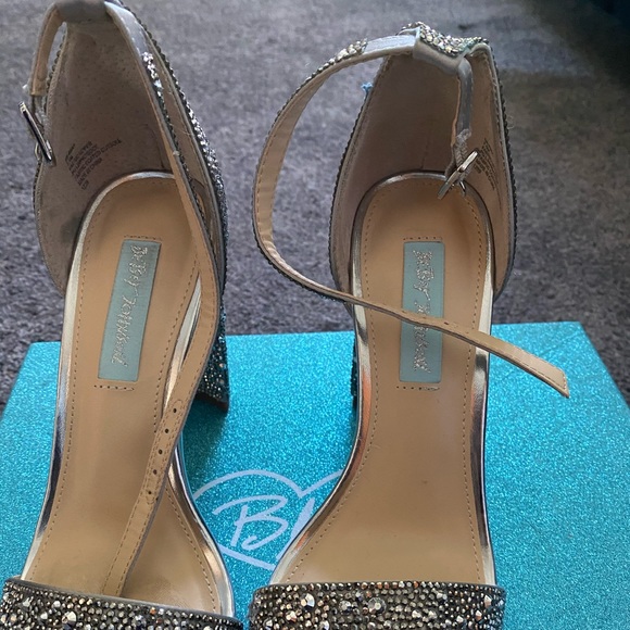 Betsy Johnson Heels - Picture 2 of 5